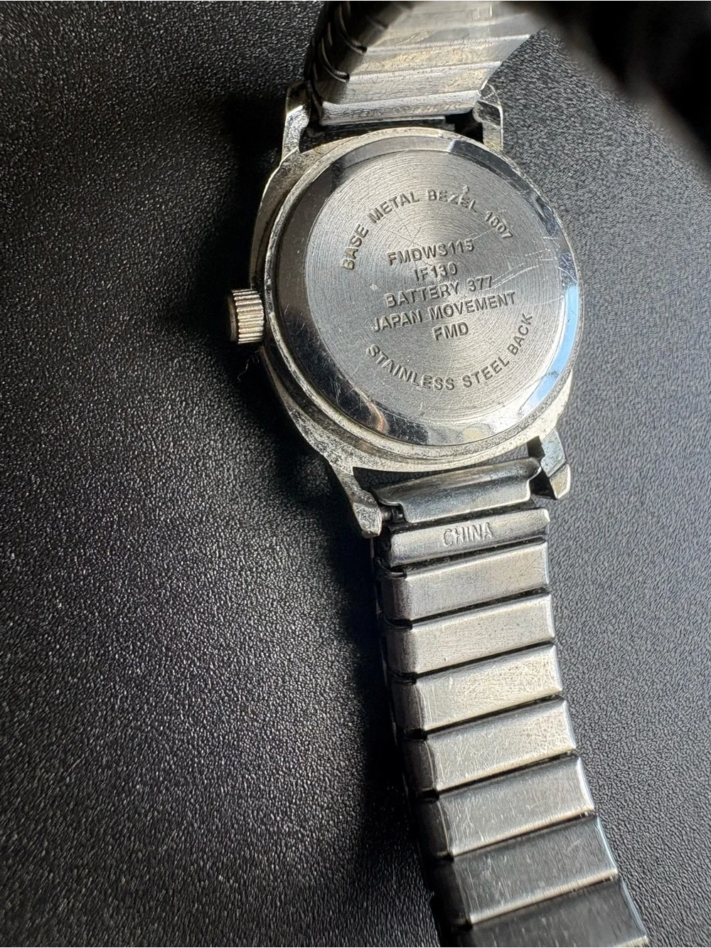 Unbranded Silver-Tone Quartz Wristwatch with Pink Dial